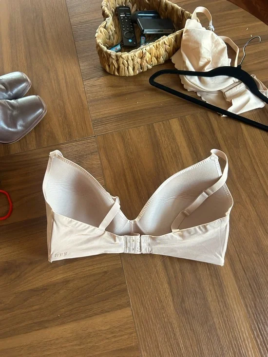 SKIMS Light Beige Seamless Everyday Bra - Picture 6 of 8